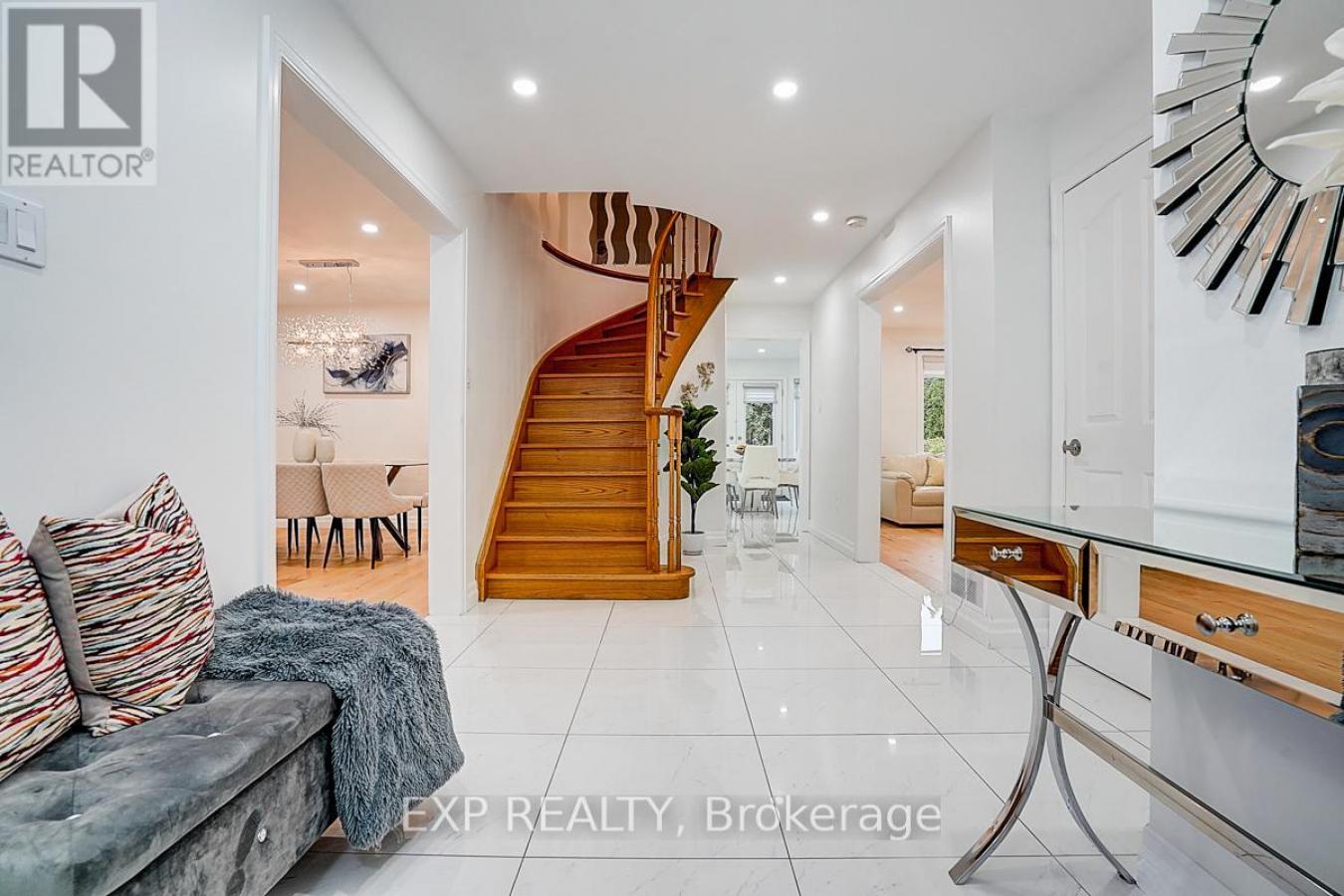 Bradford West Gwillimbury, ON, L3Z3B7, Canada, 5 Bedrooms Bedrooms, ,5 BathroomsBathrooms,Residential,For Sale,1997841