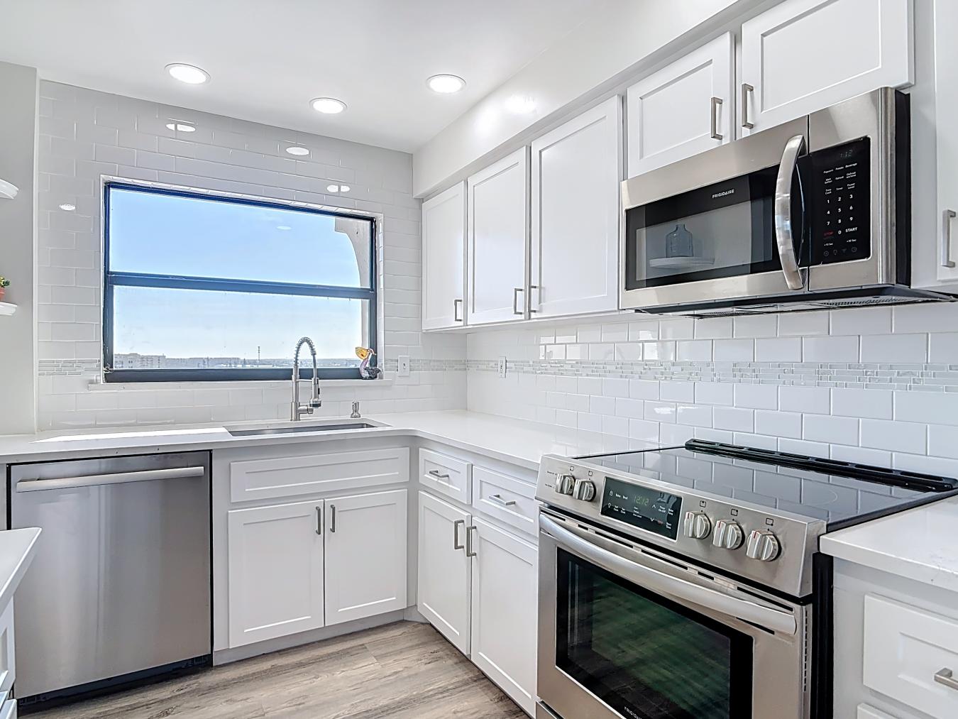 Oceanfront Penthouse Unit at Sandcastle Condominium, Ponce Inlet, FL P – image 3