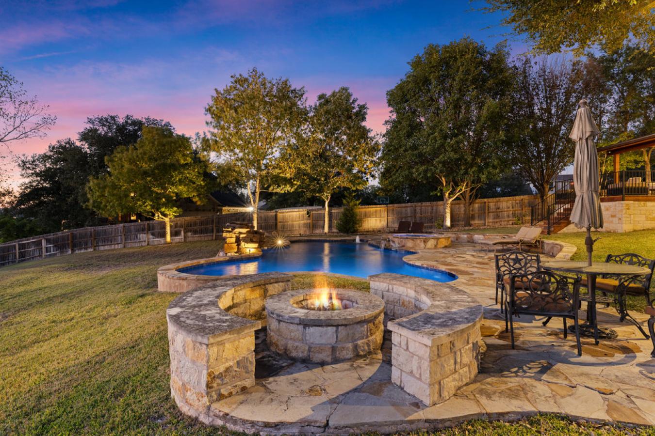 Austin, Texas, 78732, United States, 6 Bedrooms Bedrooms, ,3 BathroomsBathrooms,Residential,For Sale,1997828