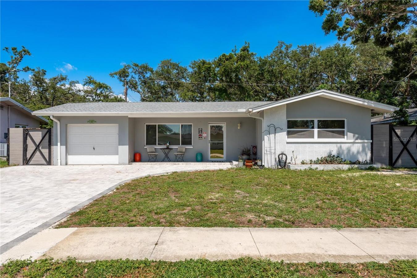 Welcome to your new home in the heart of Largo! Beautiful upgrades awa – image 1