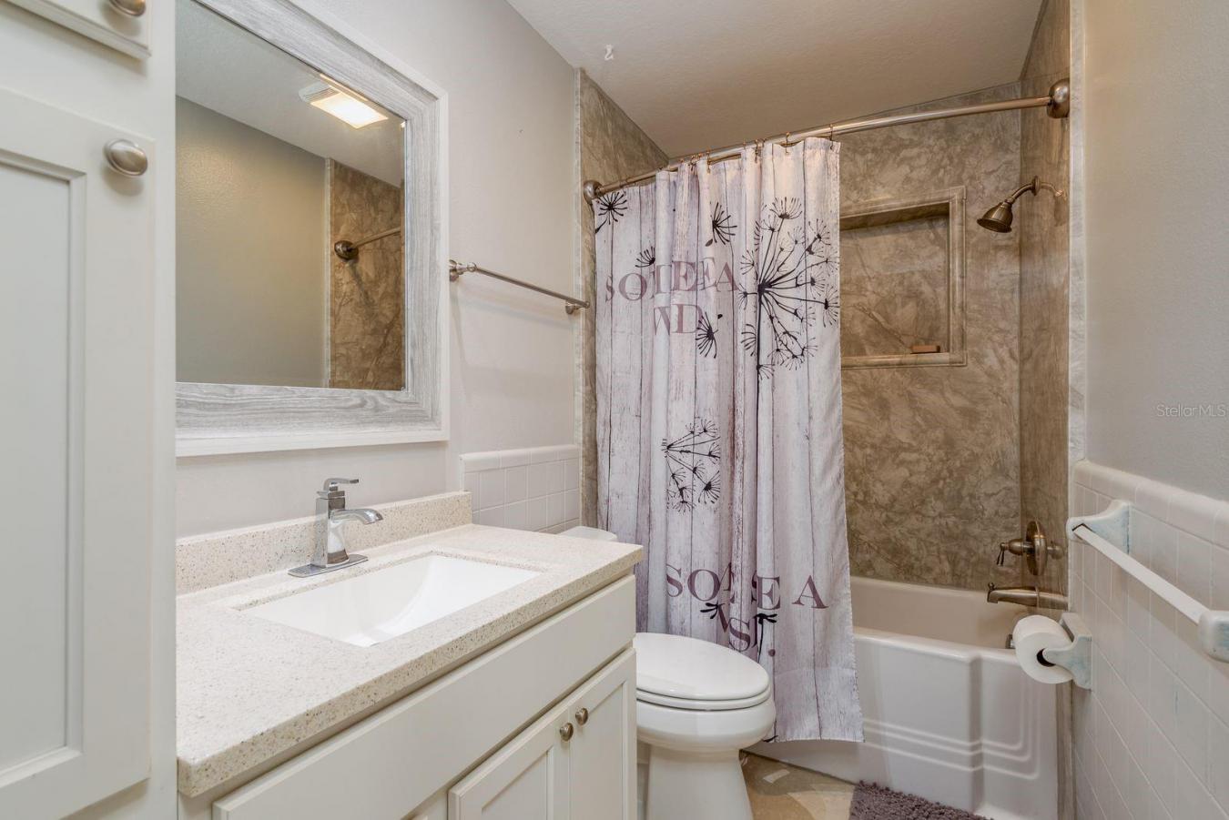 Welcome to your new home in the heart of Largo! Beautiful upgrades awa – image 14
