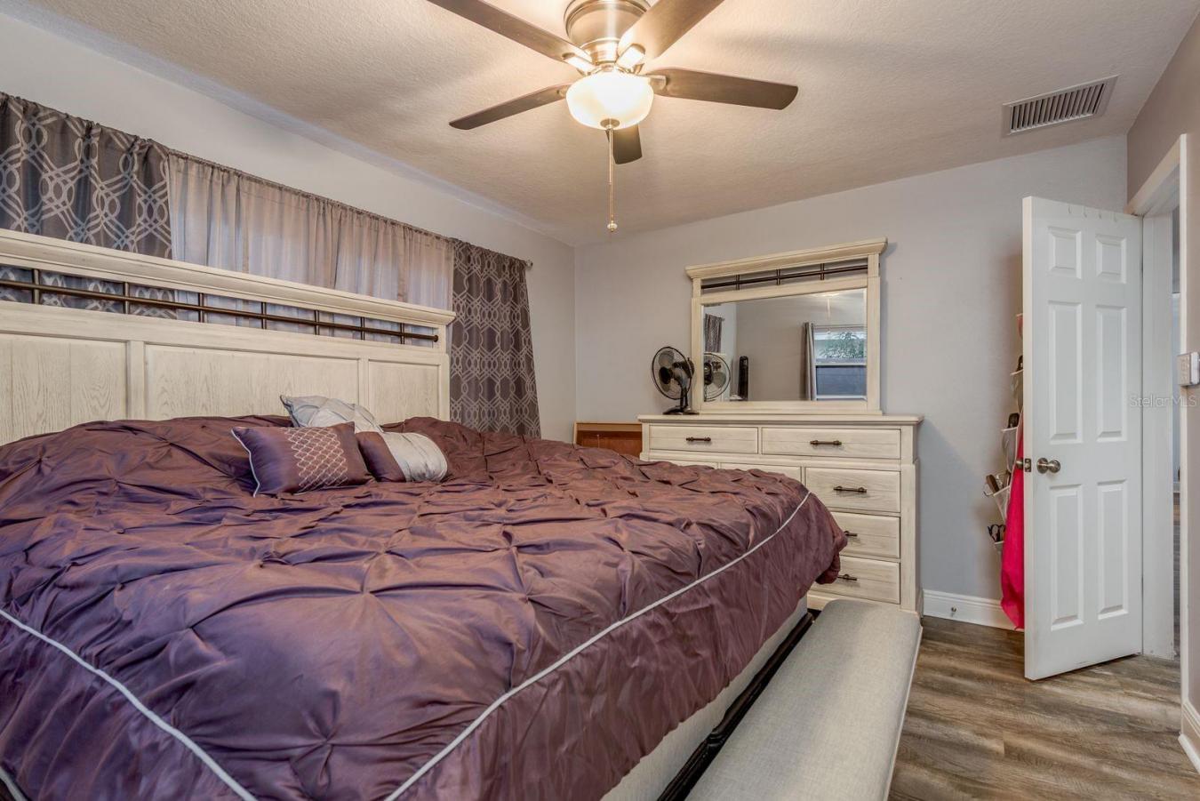 Welcome to your new home in the heart of Largo! Beautiful upgrades awa – image 15