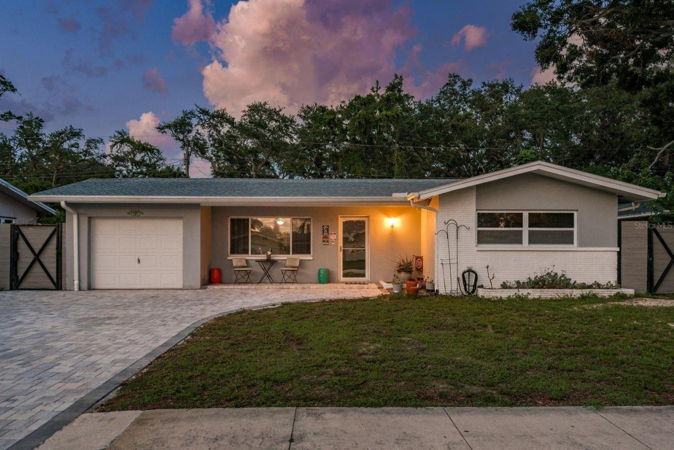 Welcome to your new home in the heart of Largo! Beautiful upgrades awa – image 18