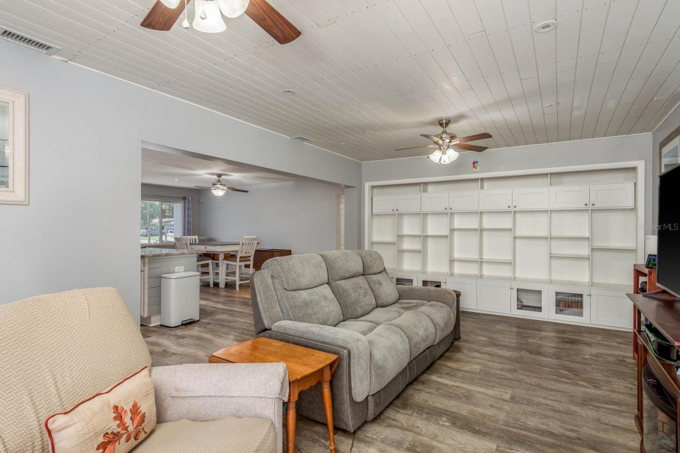 Welcome to your new home in the heart of Largo! Beautiful upgrades awa – image 19