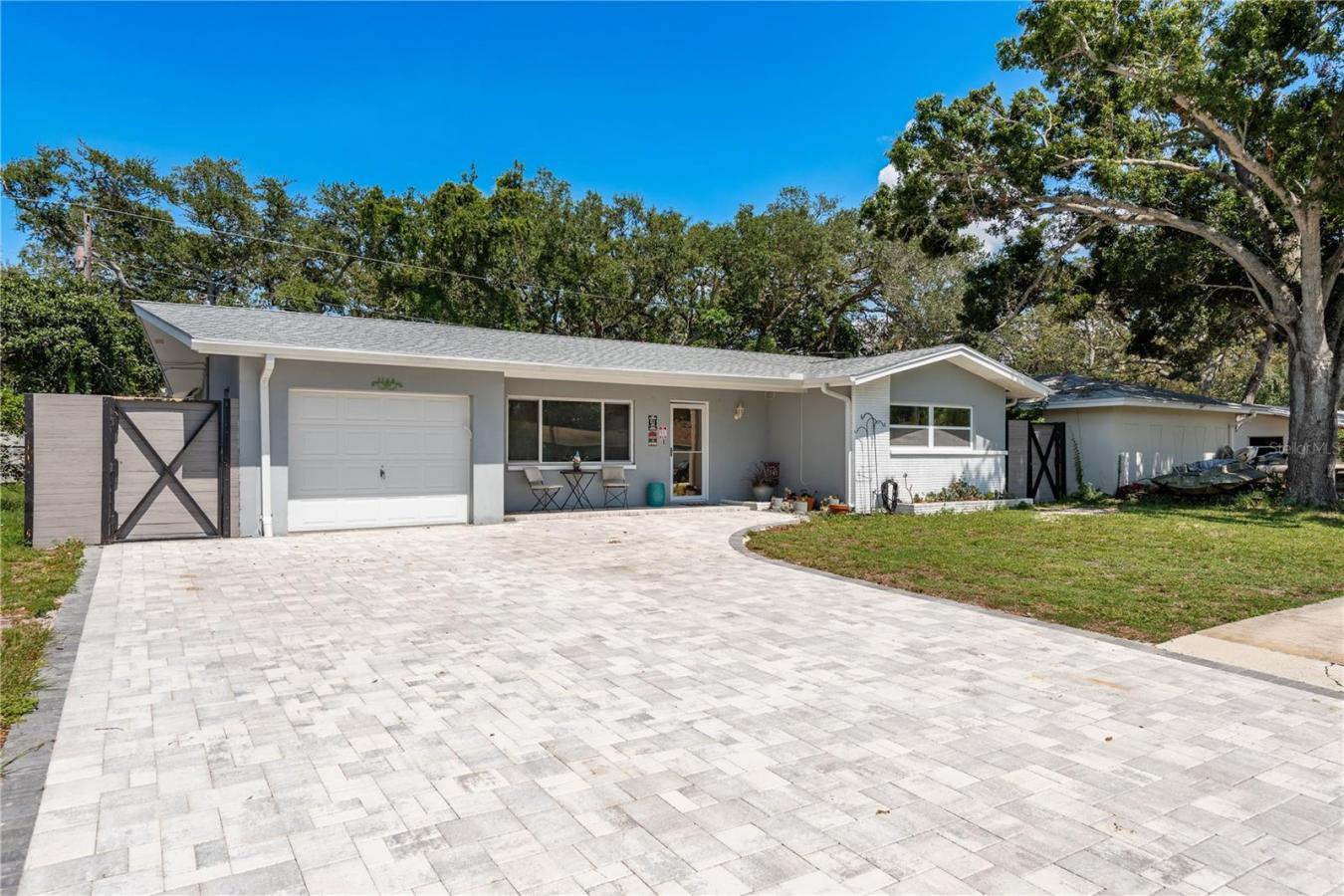 Welcome to your new home in the heart of Largo! Beautiful upgrades awa – image 4