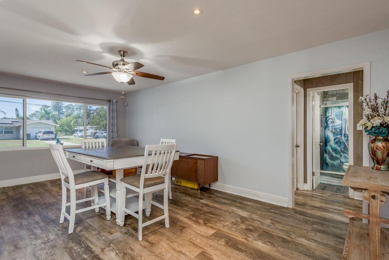 Welcome to your new home in the heart of Largo! Beautiful upgrades awa – image 7