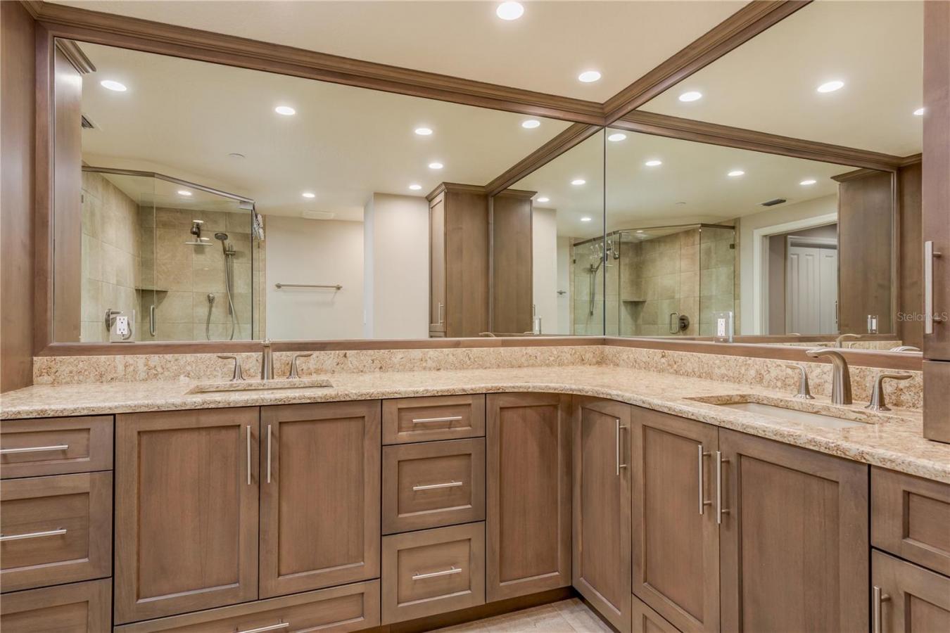 CLEARWATER BEACH, Pinellas, 33767, United States, ,Residential,For Sale,1997826