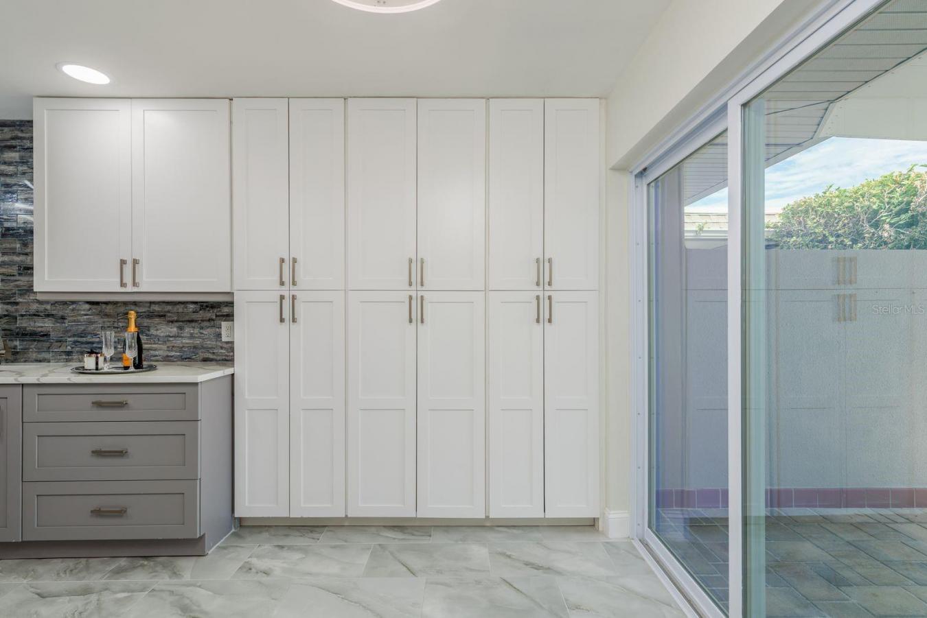 ST PETERSBURG, Pinellas, 33708, United States, 2 Bedrooms Bedrooms, ,2 BathroomsBathrooms,Residential,For Sale,1997825