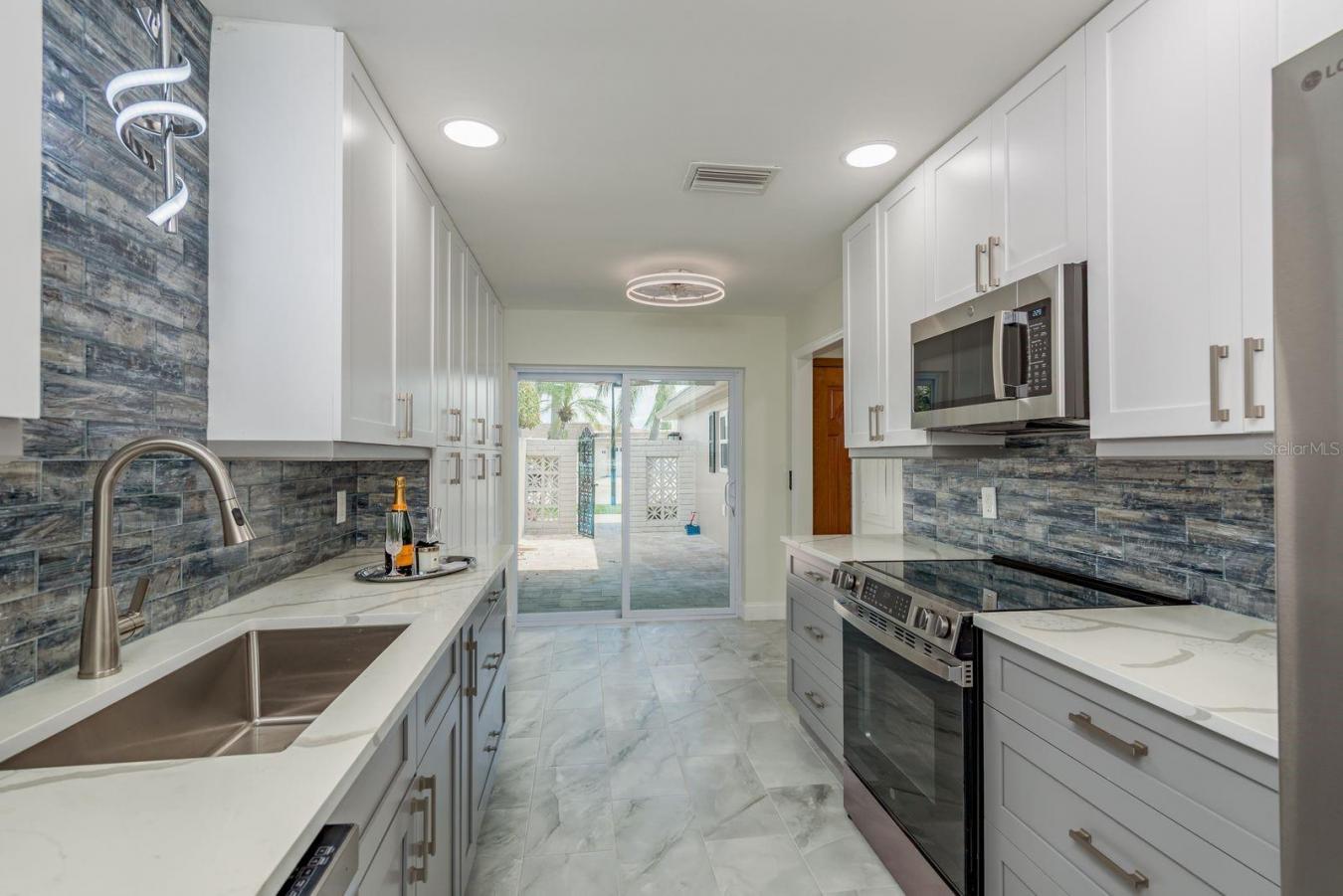 ST PETERSBURG, Pinellas, 33708, United States, 2 Bedrooms Bedrooms, ,2 BathroomsBathrooms,Residential,For Sale,1997825