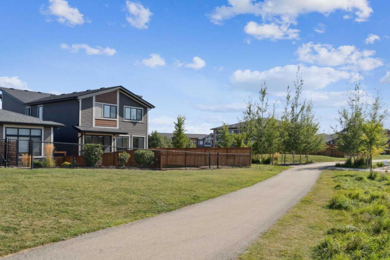 Cochrane, Rocky View County, T4C 2T6, Canada, 3 Bedrooms Bedrooms, ,2 BathroomsBathrooms,Residential,For Sale,1997815