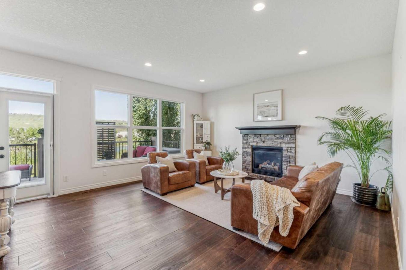 Cochrane, Rocky View County, T4C 0Y7, Canada, 4 Bedrooms Bedrooms, ,3 BathroomsBathrooms,Residential,For Sale,1997814