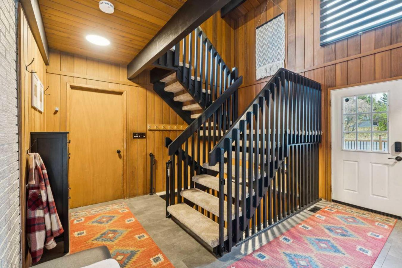 Cochrane Lake, Rocky View County, T4C 2A9, Canada, 6 Bedrooms Bedrooms, ,3 BathroomsBathrooms,Residential,For Sale,1997812