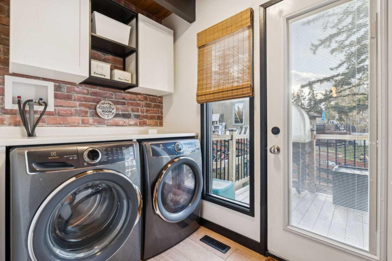 Cochrane Lake, Rocky View County, T4C 2A9, Canada, 6 Bedrooms Bedrooms, ,3 BathroomsBathrooms,Residential,For Sale,1997812