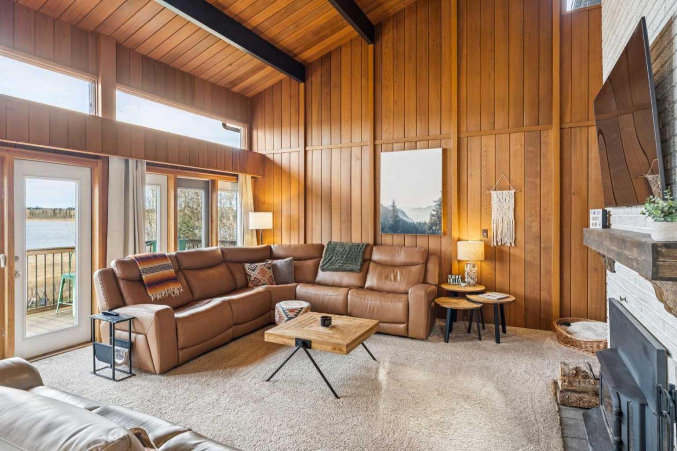 Cochrane Lake, Rocky View County, T4C 2A9, Canada, 6 Bedrooms Bedrooms, ,3 BathroomsBathrooms,Residential,For Sale,1997812