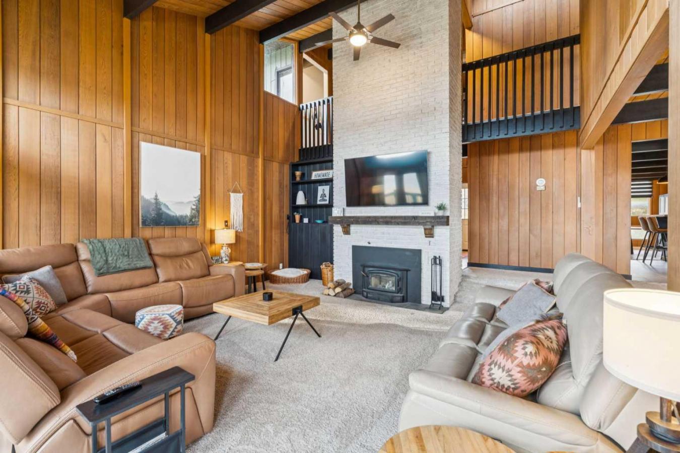 Cochrane Lake, Rocky View County, T4C 2A9, Canada, 6 Bedrooms Bedrooms, ,3 BathroomsBathrooms,Residential,For Sale,1997812