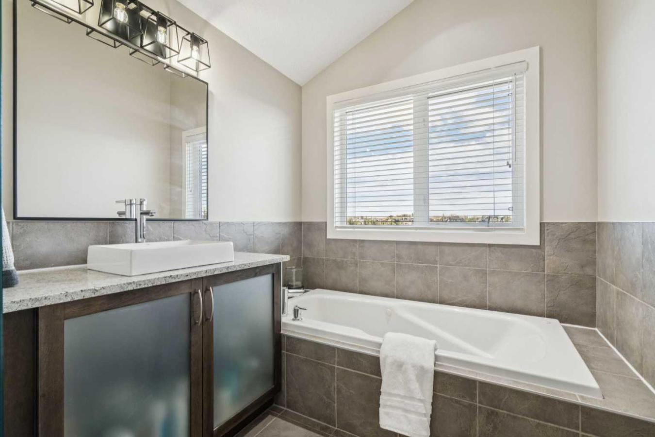 Cochrane Lake, Rocky View County, T4C 0A8, Canada, 4 Bedrooms Bedrooms, ,3 BathroomsBathrooms,Residential,For Sale,1997810