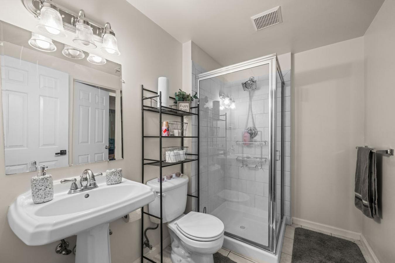 Bowie, Maryland, 20721, United States, 4 Bedrooms Bedrooms, ,3 BathroomsBathrooms,Residential,For Sale,1997807