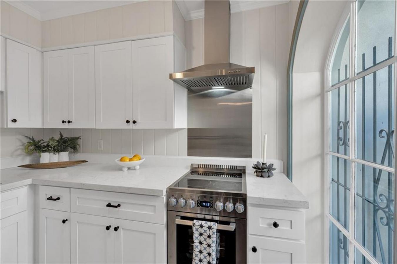 415 BURGUNDY Street 1B, New Orleans, Orleans, 70112, United States, 1 Bedroom Bedrooms, ,1 BathroomBathrooms,Residential,For Sale,415 BURGUNDY Street 1B,2526898