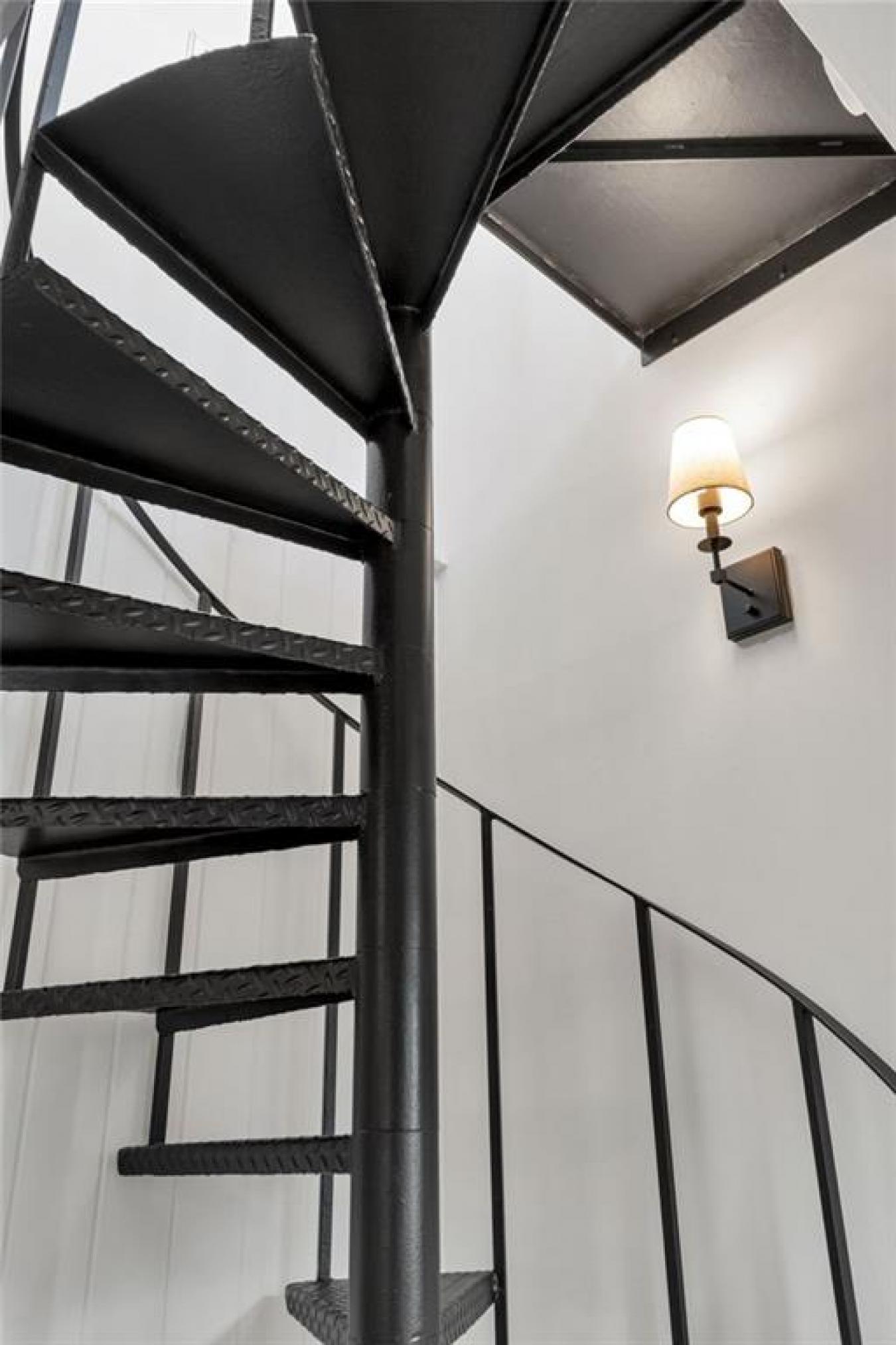 415 BURGUNDY Street 1B, New Orleans, Orleans, 70112, United States, 1 Bedroom Bedrooms, ,1 BathroomBathrooms,Residential,For Sale,415 BURGUNDY Street 1B,2526898