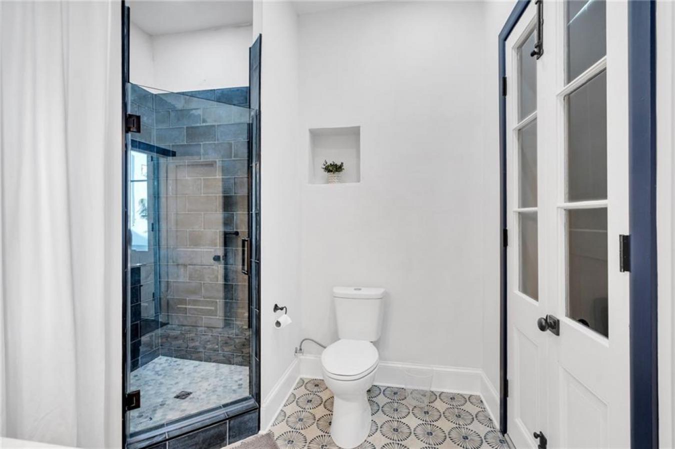 415 BURGUNDY Street 1B, New Orleans, Orleans, 70112, United States, 1 Bedroom Bedrooms, ,1 BathroomBathrooms,Residential,For Sale,415 BURGUNDY Street 1B,2526898