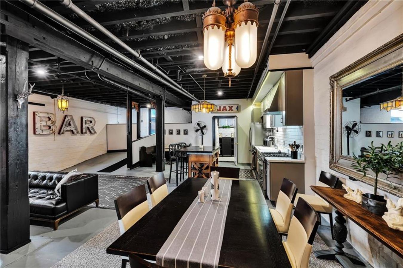 New Orleans, Orleans, 70130, United States, 2 Bedrooms Bedrooms, ,-1 BathroomBathrooms,Residential,For Sale,1998091