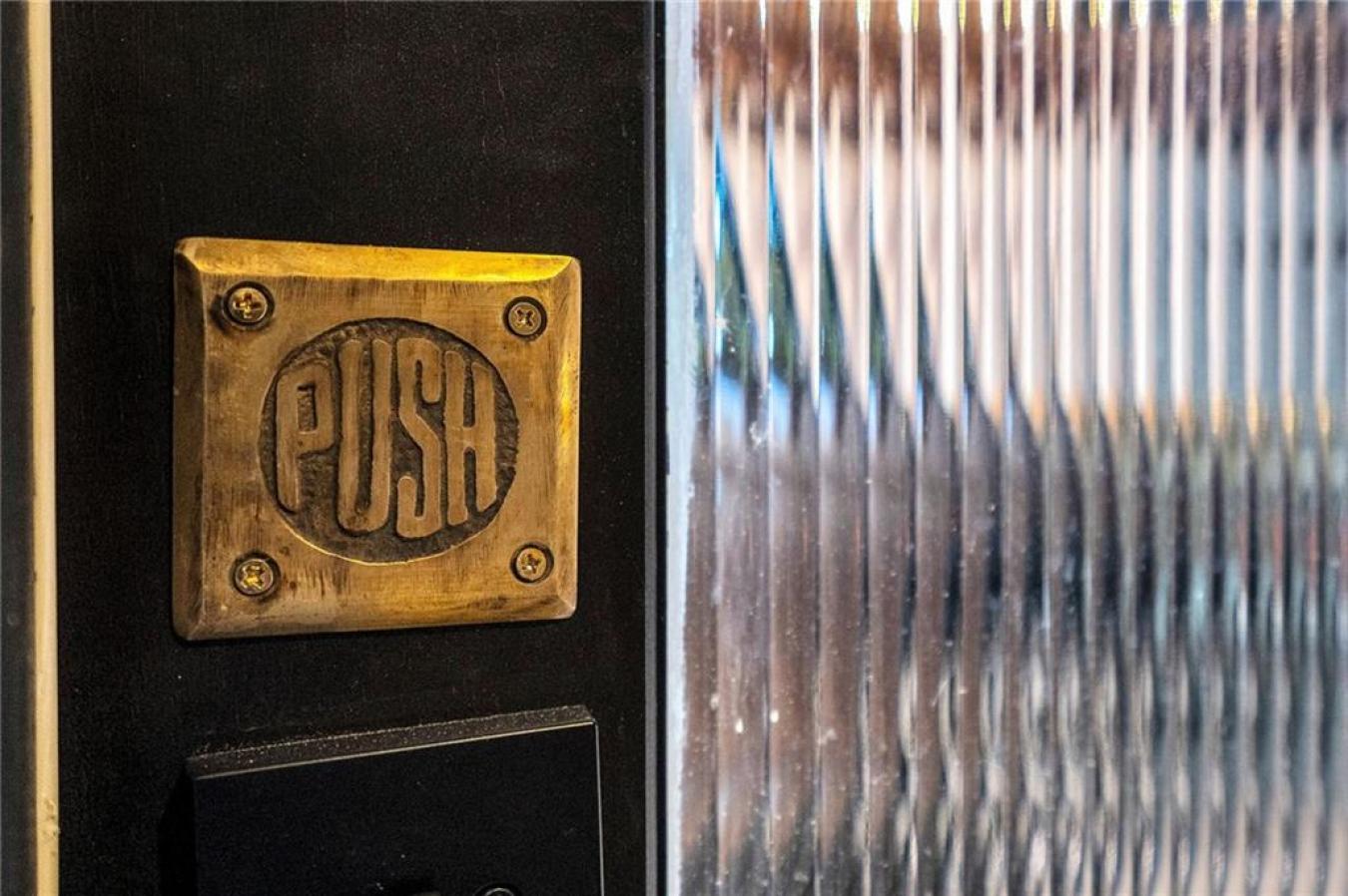 New Orleans, Orleans, 70130, United States, 2 Bedrooms Bedrooms, ,-1 BathroomBathrooms,Residential,For Sale,1998091