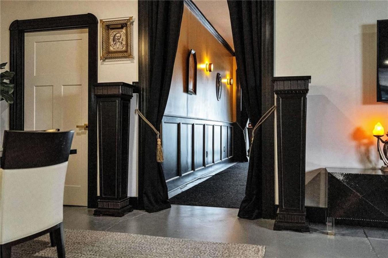 New Orleans, Orleans, 70130, United States, 2 Bedrooms Bedrooms, ,-1 BathroomBathrooms,Residential,For Sale,1998091