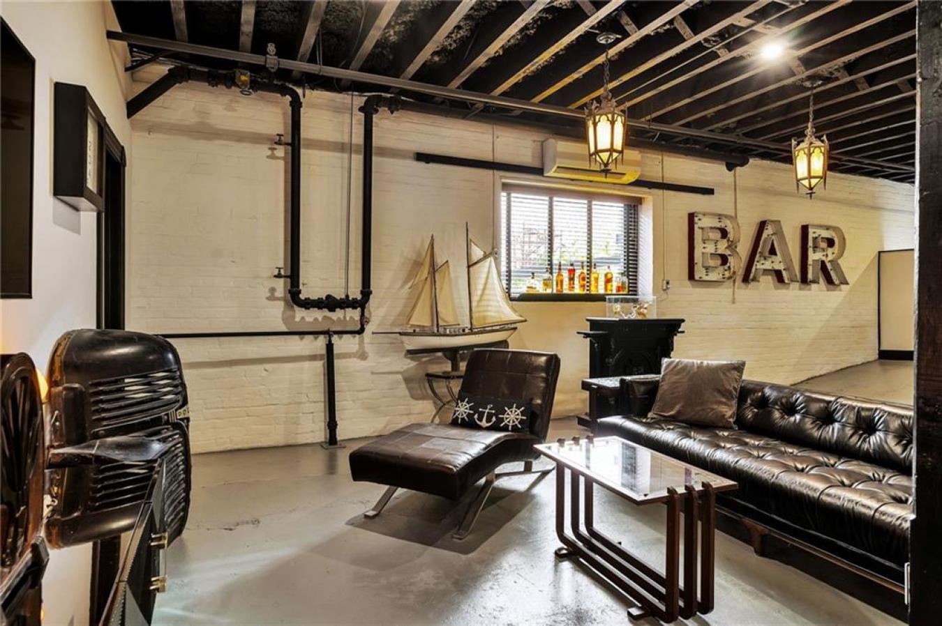 New Orleans, Orleans, 70130, United States, 2 Bedrooms Bedrooms, ,-1 BathroomBathrooms,Residential,For Sale,1998091