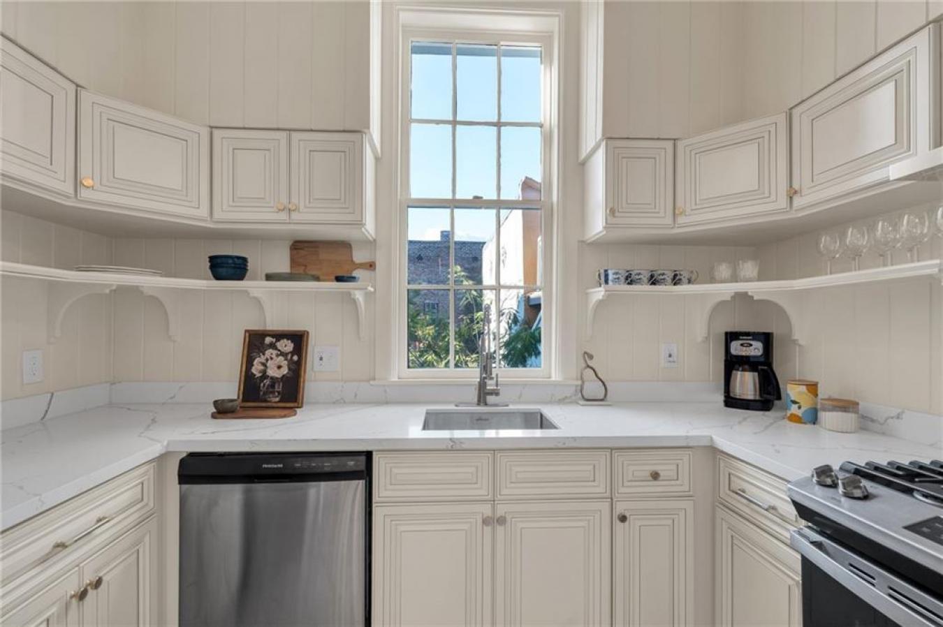 Perfectly situated in a beautifully restored Creole townhouse, this on – image 10