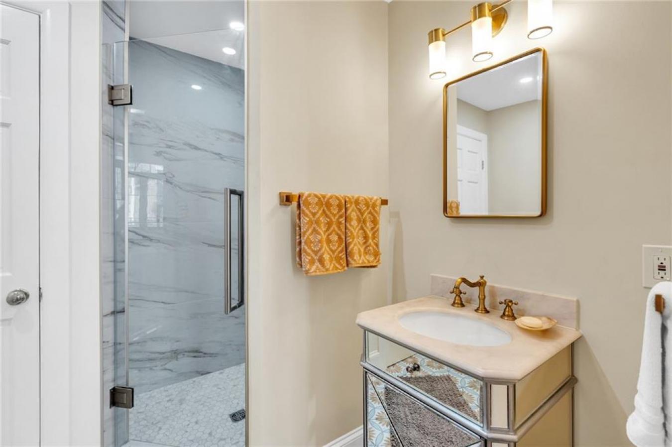 Perfectly situated in a beautifully restored Creole townhouse, this on – image 18