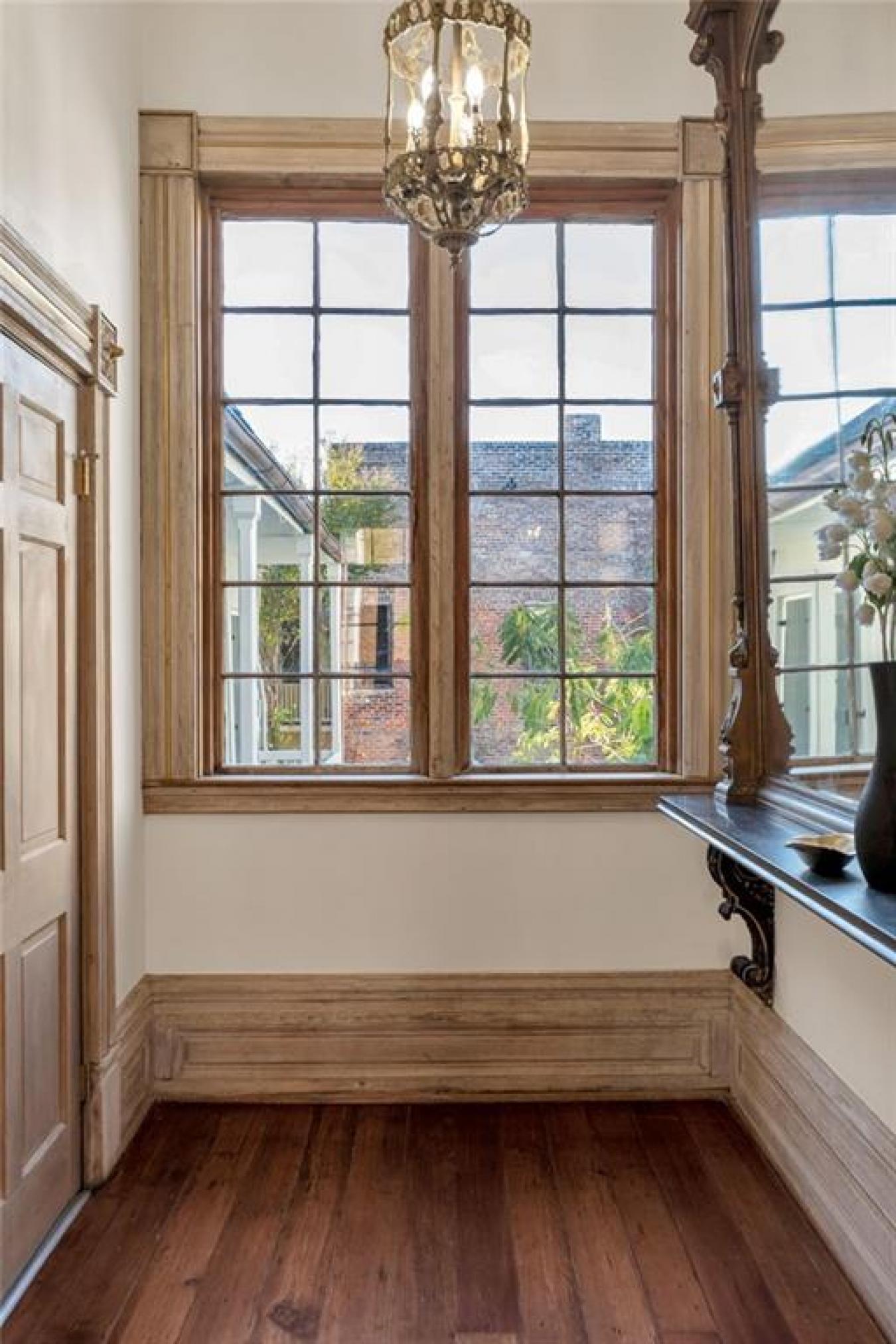 Perfectly situated in a beautifully restored Creole townhouse, this on – image 2