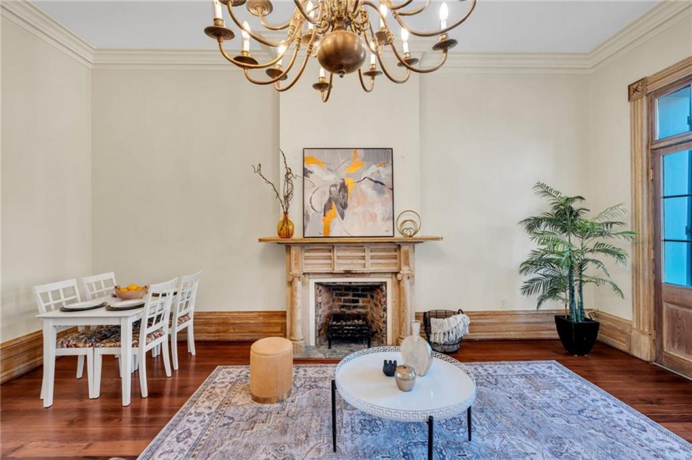 Perfectly situated in a beautifully restored Creole townhouse, this on – image 4