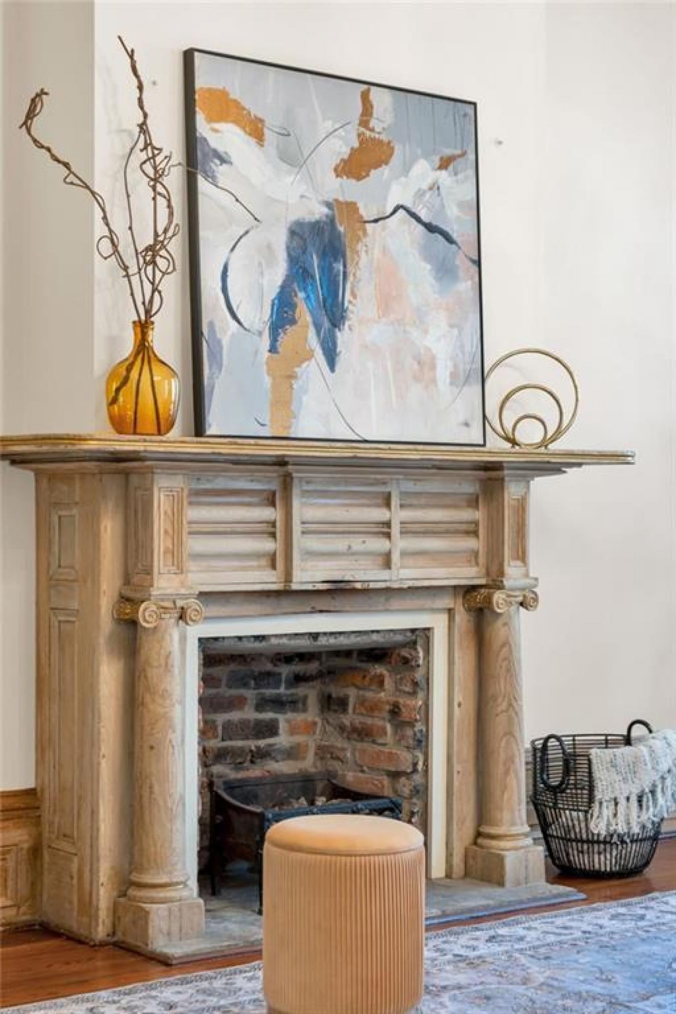 Perfectly situated in a beautifully restored Creole townhouse, this on – image 5