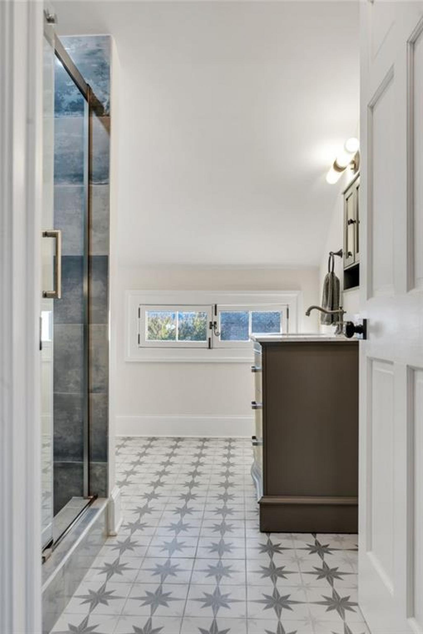 415 BURGUNDY Street 3A, New Orleans, Orleans, 70112, United States, 1 Bedroom Bedrooms, ,1 BathroomBathrooms,Residential,For Sale,415 BURGUNDY Street 3A,2527631