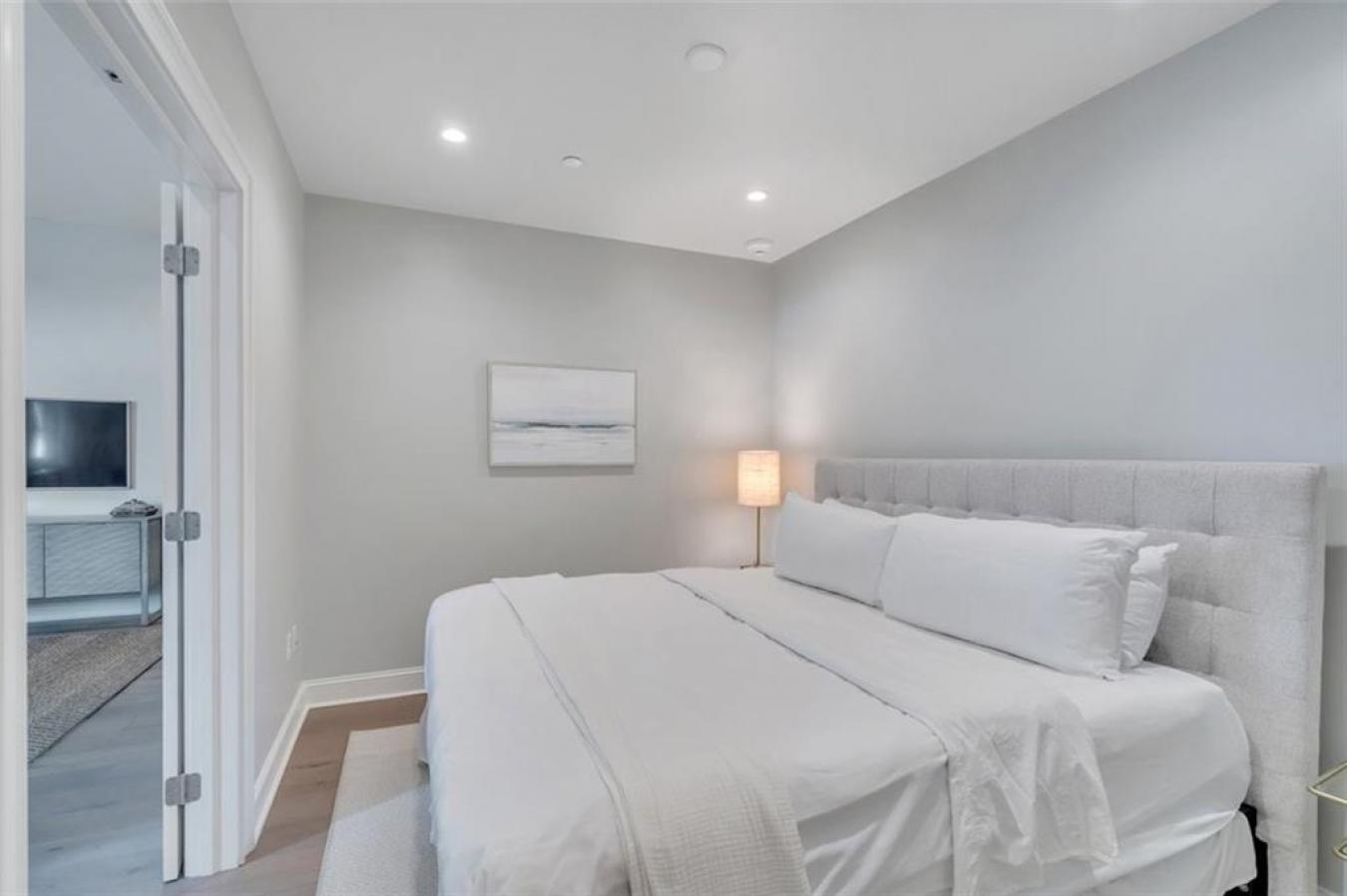 New Orleans, Orleans, 70130, United States, 2 Bedrooms Bedrooms, ,Residential,For Sale,1998090