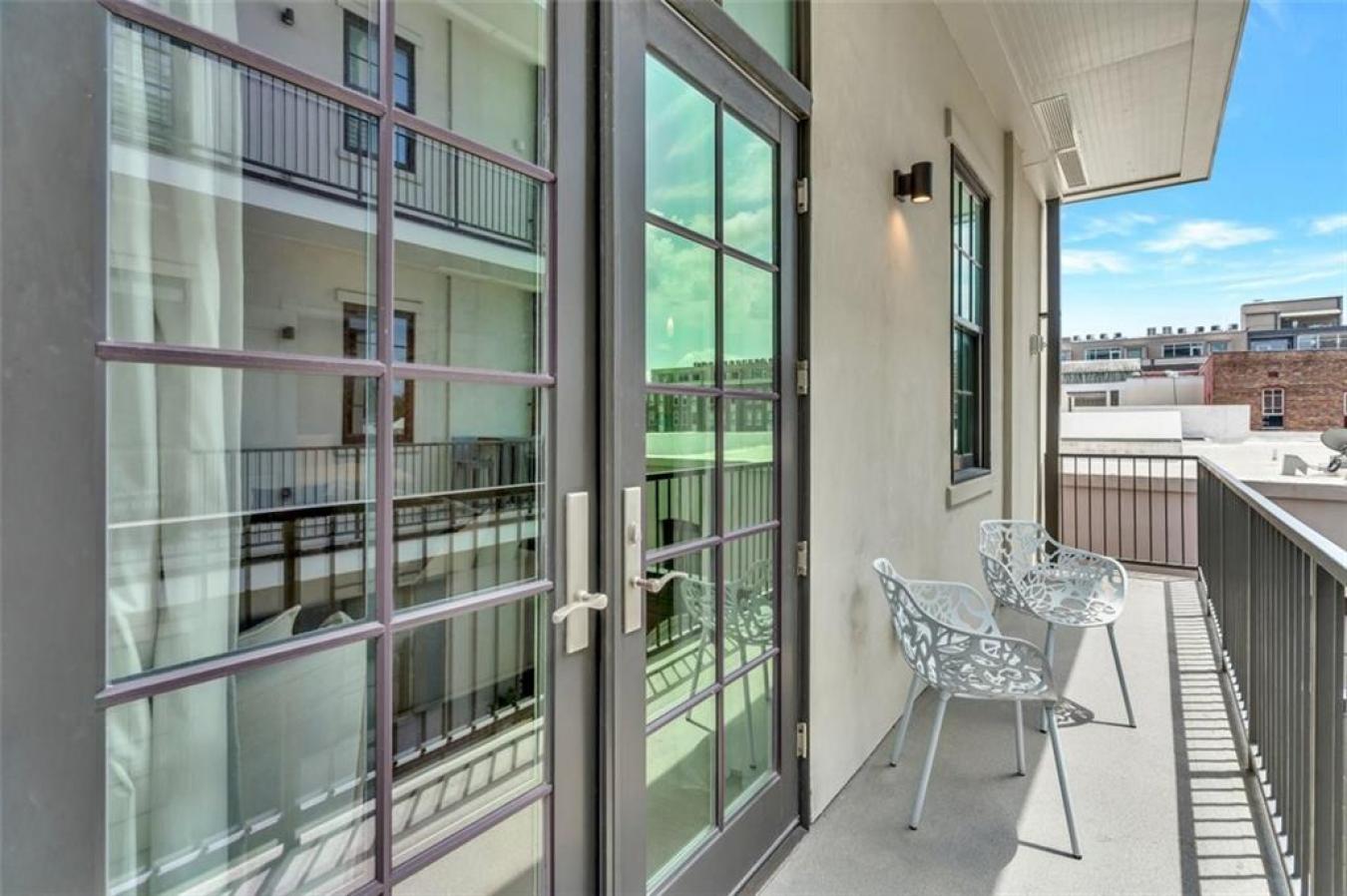 New Orleans, Orleans, 70130, United States, 2 Bedrooms Bedrooms, ,Residential,For Sale,1998090