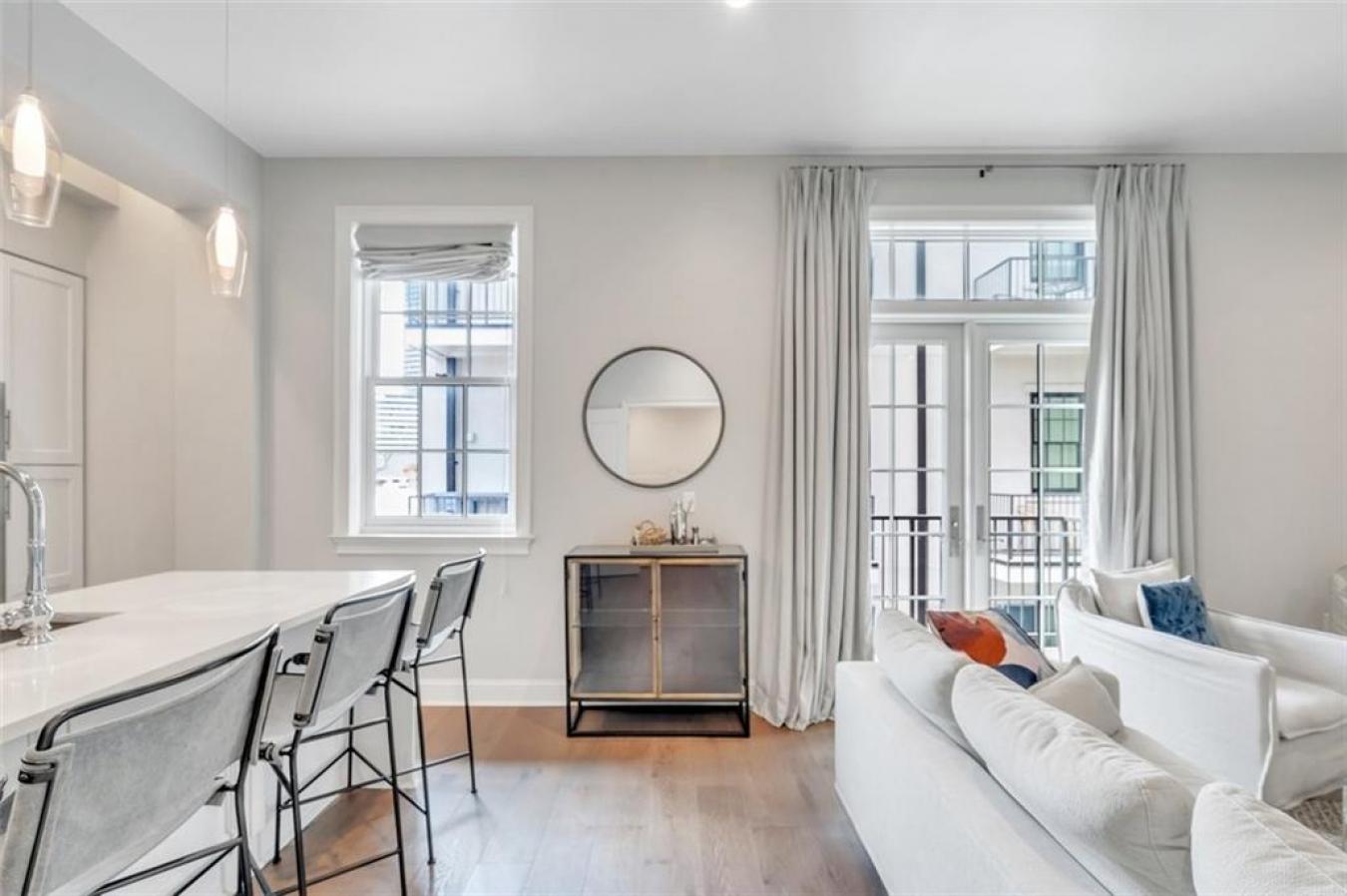 New Orleans, Orleans, 70130, United States, 2 Bedrooms Bedrooms, ,Residential,For Sale,1998090