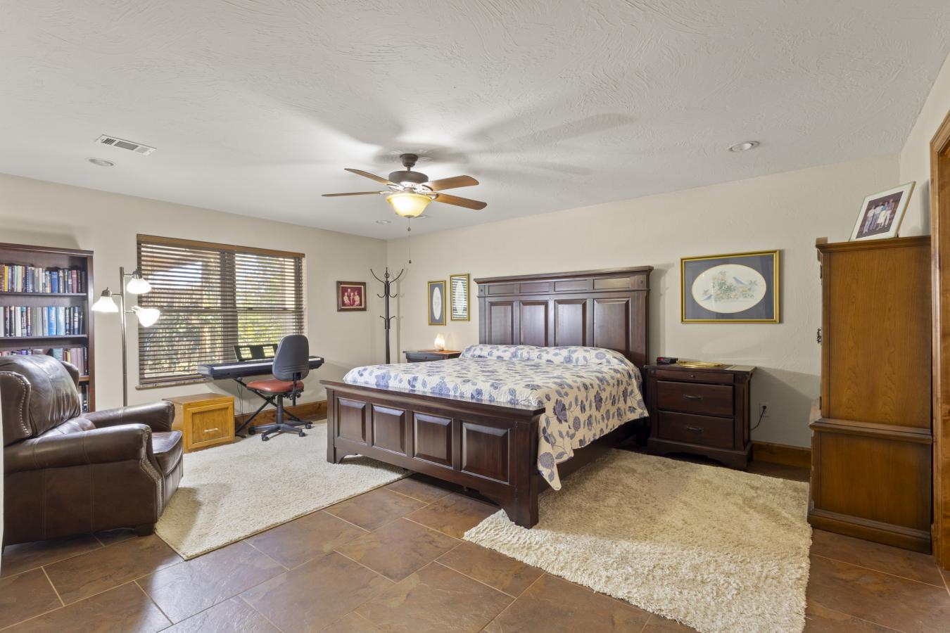 Gordonville, Grayson, 76245, United States, 3 Bedrooms Bedrooms, ,4 BathroomsBathrooms,Residential,For Sale,1998748