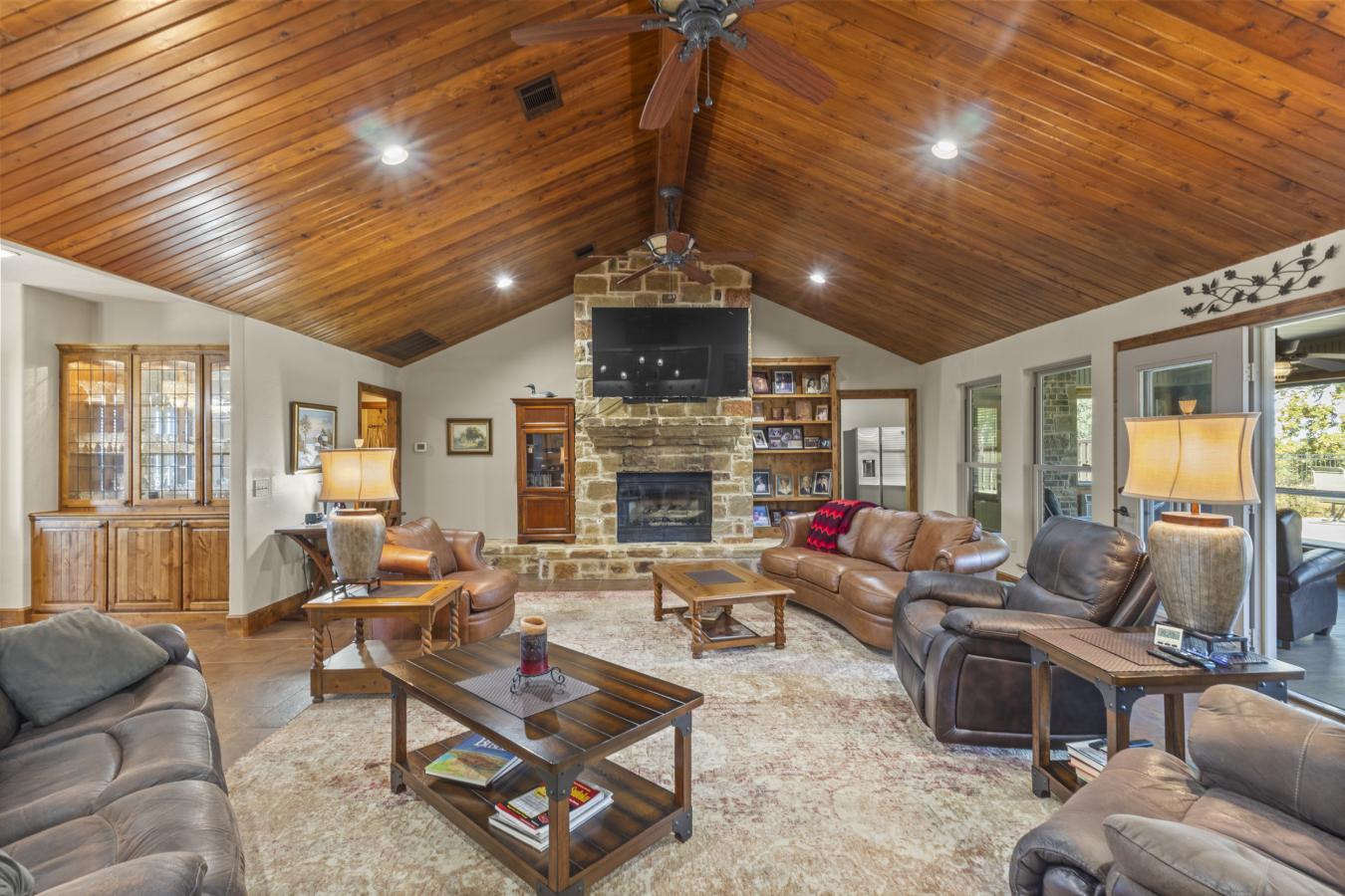 Gordonville, Grayson, 76245, United States, 3 Bedrooms Bedrooms, ,4 BathroomsBathrooms,Residential,For Sale,1998748