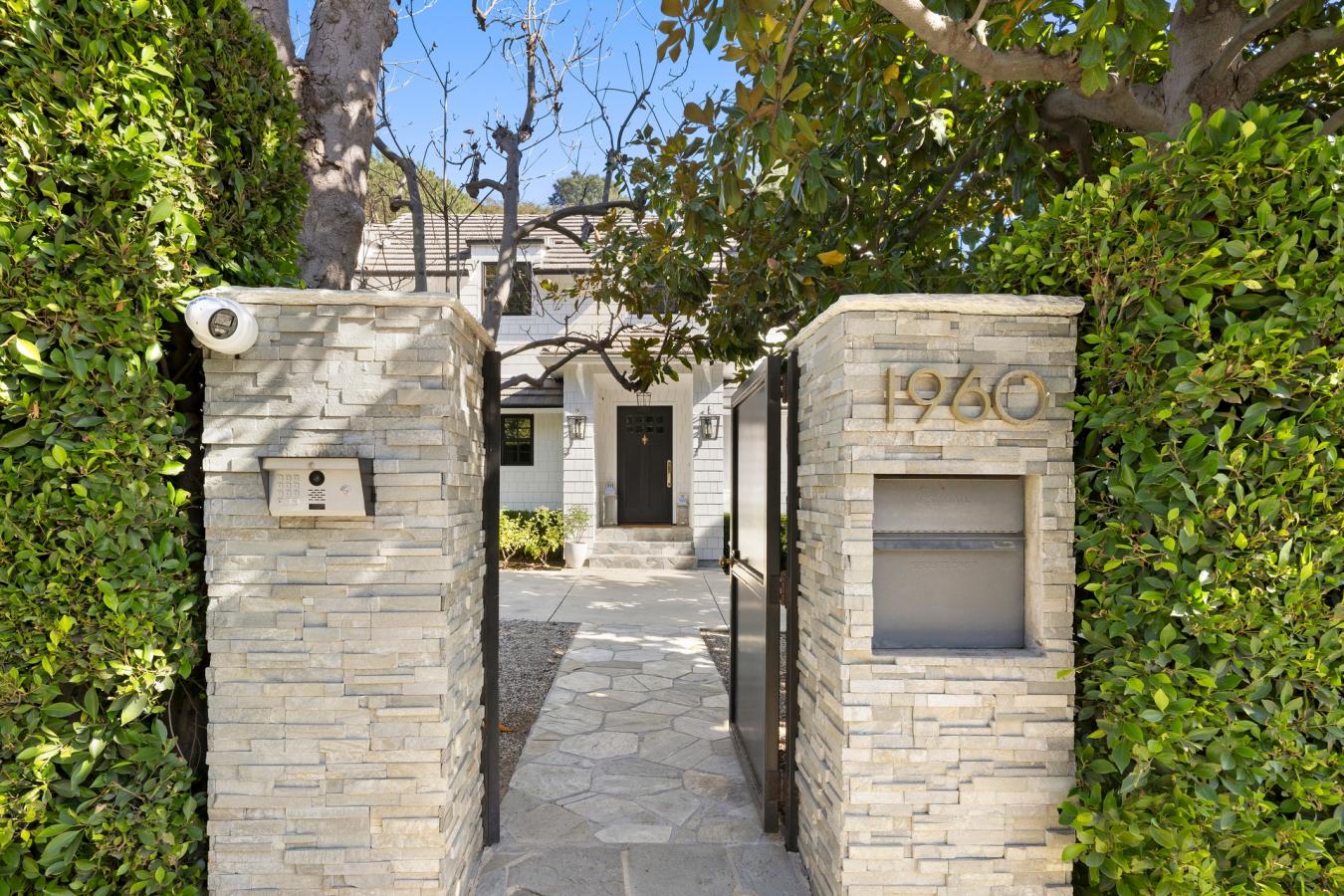 Beverly Hills, California, 90210, United States, 3 Bedrooms Bedrooms, ,5 BathroomsBathrooms,Residential,For Sale,1998089