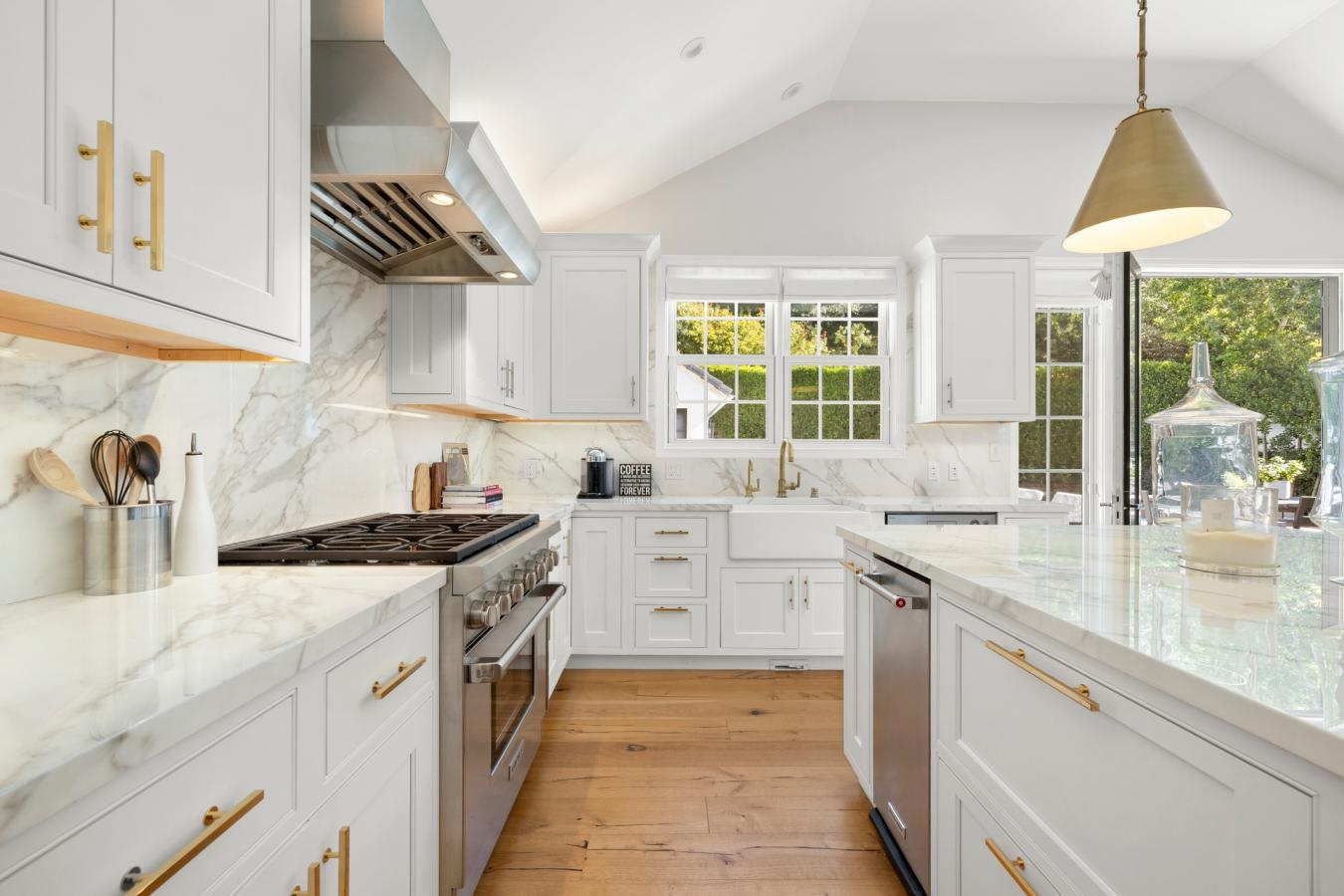 Beverly Hills, California, 90210, United States, 3 Bedrooms Bedrooms, ,5 BathroomsBathrooms,Residential,For Sale,1998089