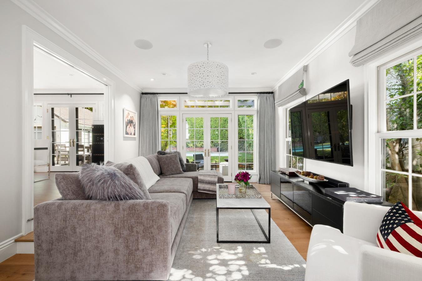 Beverly Hills, California, 90210, United States, 3 Bedrooms Bedrooms, ,5 BathroomsBathrooms,Residential,For Sale,1998089