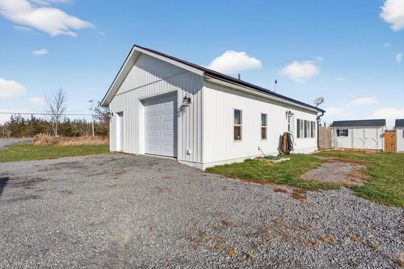 Prince Edward County, Prince Edward County, K0K 2T0, Canada, 3 Bedrooms Bedrooms, ,3 BathroomsBathrooms,Residential,For Sale,1998803