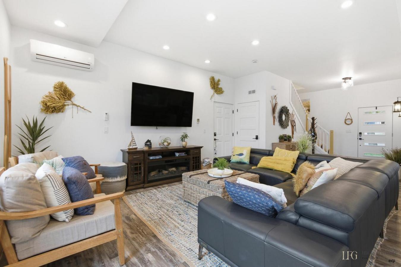 PLEASANT PRAIRIE, KENOSHA, 53158, United States, 3 Bedrooms Bedrooms, ,2 BathroomsBathrooms,Residential,For Sale,1998802