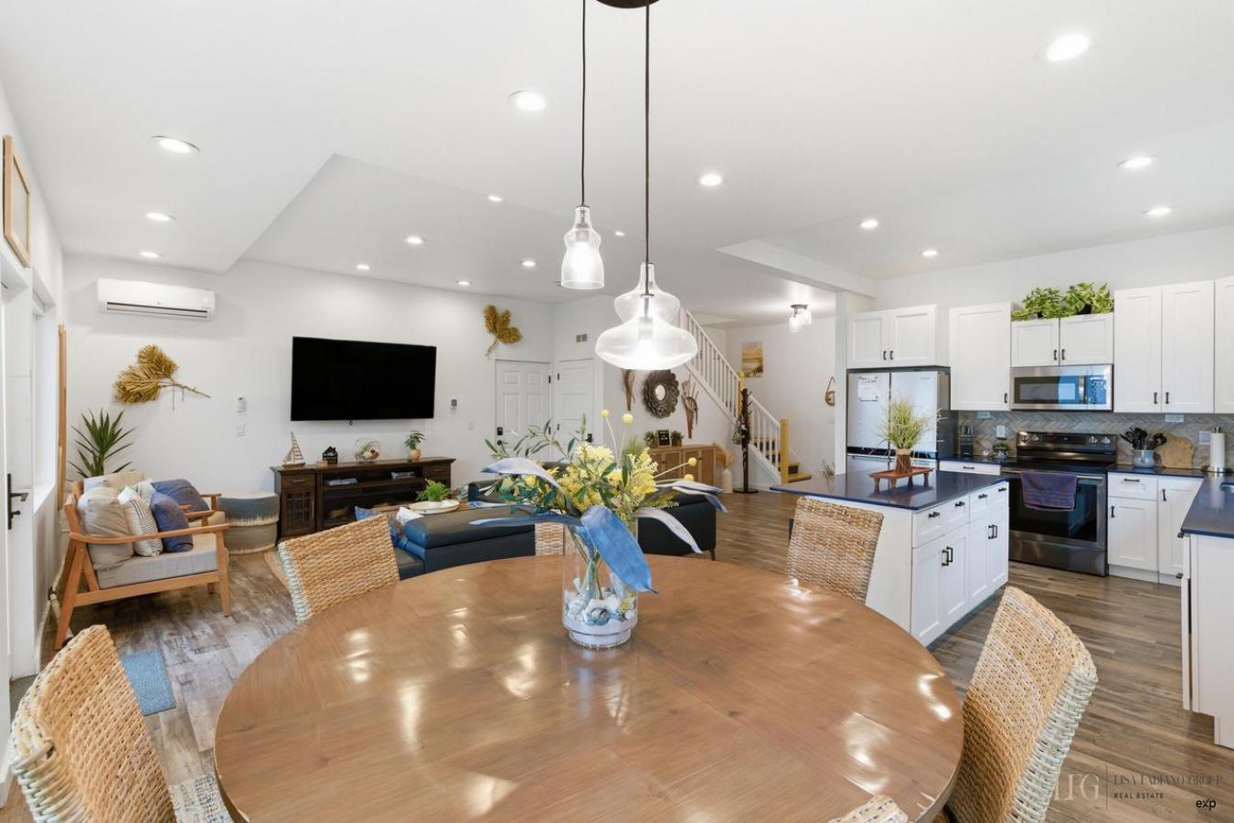 PLEASANT PRAIRIE, KENOSHA, 53158, United States, 3 Bedrooms Bedrooms, ,2 BathroomsBathrooms,Residential,For Sale,1998802