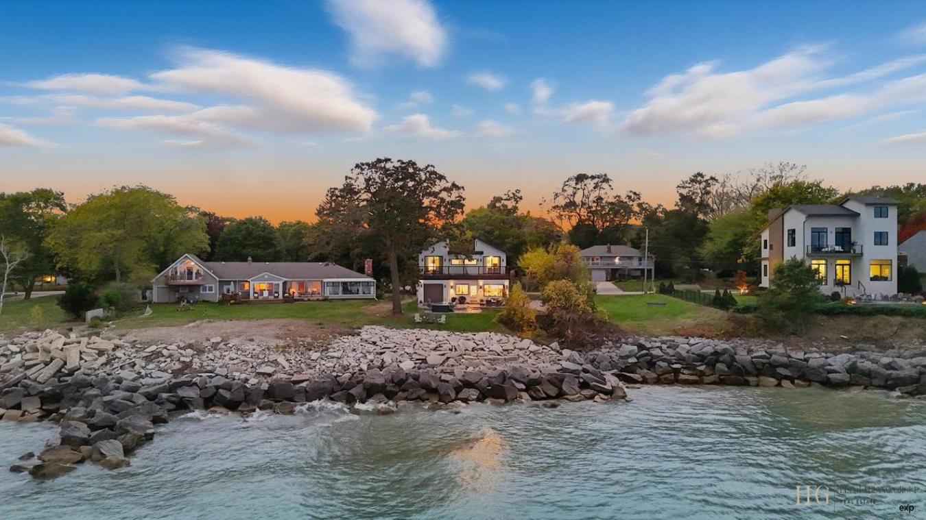 PLEASANT PRAIRIE, KENOSHA, 53158, United States, 3 Bedrooms Bedrooms, ,2 BathroomsBathrooms,Residential,For Sale,1998802