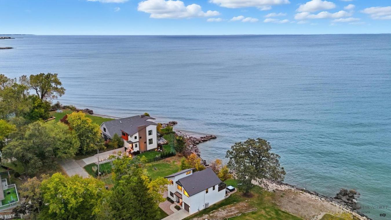 PLEASANT PRAIRIE, KENOSHA, 53158, United States, 3 Bedrooms Bedrooms, ,2 BathroomsBathrooms,Residential,For Sale,1998802