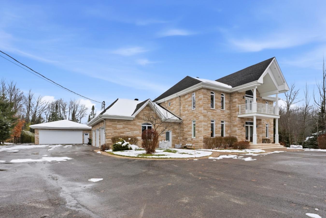 Sherbrooke, Eastern Townships, J1L 3A7, Canada, 4 Bedrooms Bedrooms, ,4 BathroomsBathrooms,Residential,For Sale,1998799