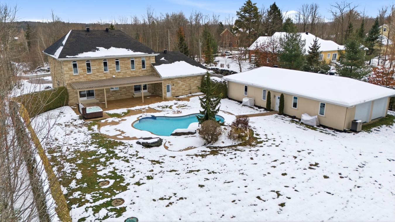 Sherbrooke, Eastern Townships, J1L 3A7, Canada, 4 Bedrooms Bedrooms, ,4 BathroomsBathrooms,Residential,For Sale,1998799