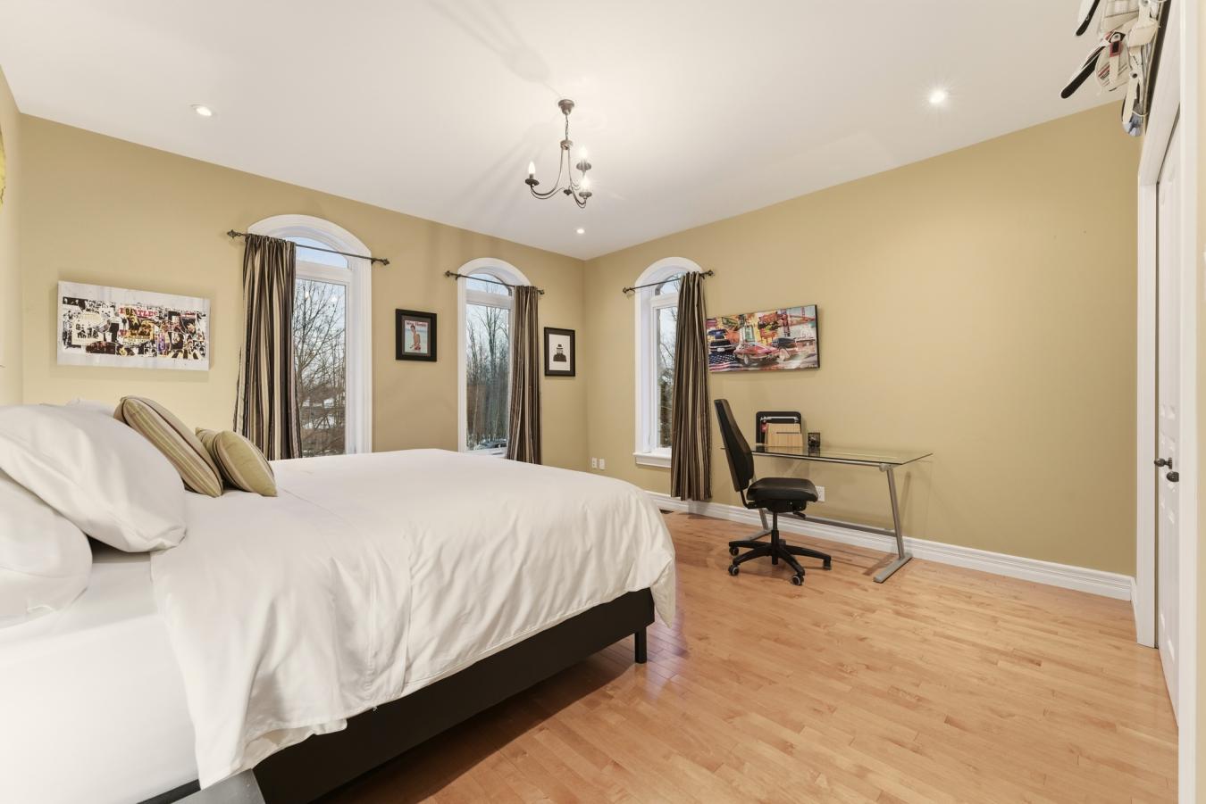 Sherbrooke, Eastern Townships, J1L 3A7, Canada, 4 Bedrooms Bedrooms, ,4 BathroomsBathrooms,Residential,For Sale,1998799